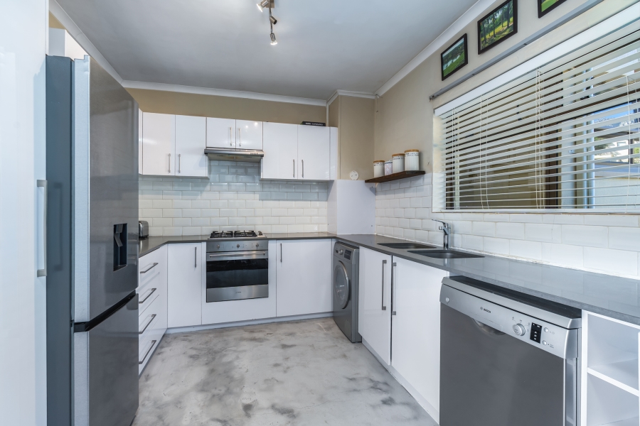 To Let 1 Bedroom Property for Rent in Bakoven Western Cape